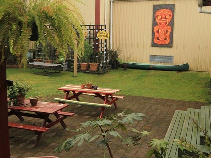 ווסטפורט Bazil'S Backpackers Bbh Hostel & Surf School מראה חיצוני תמונה
