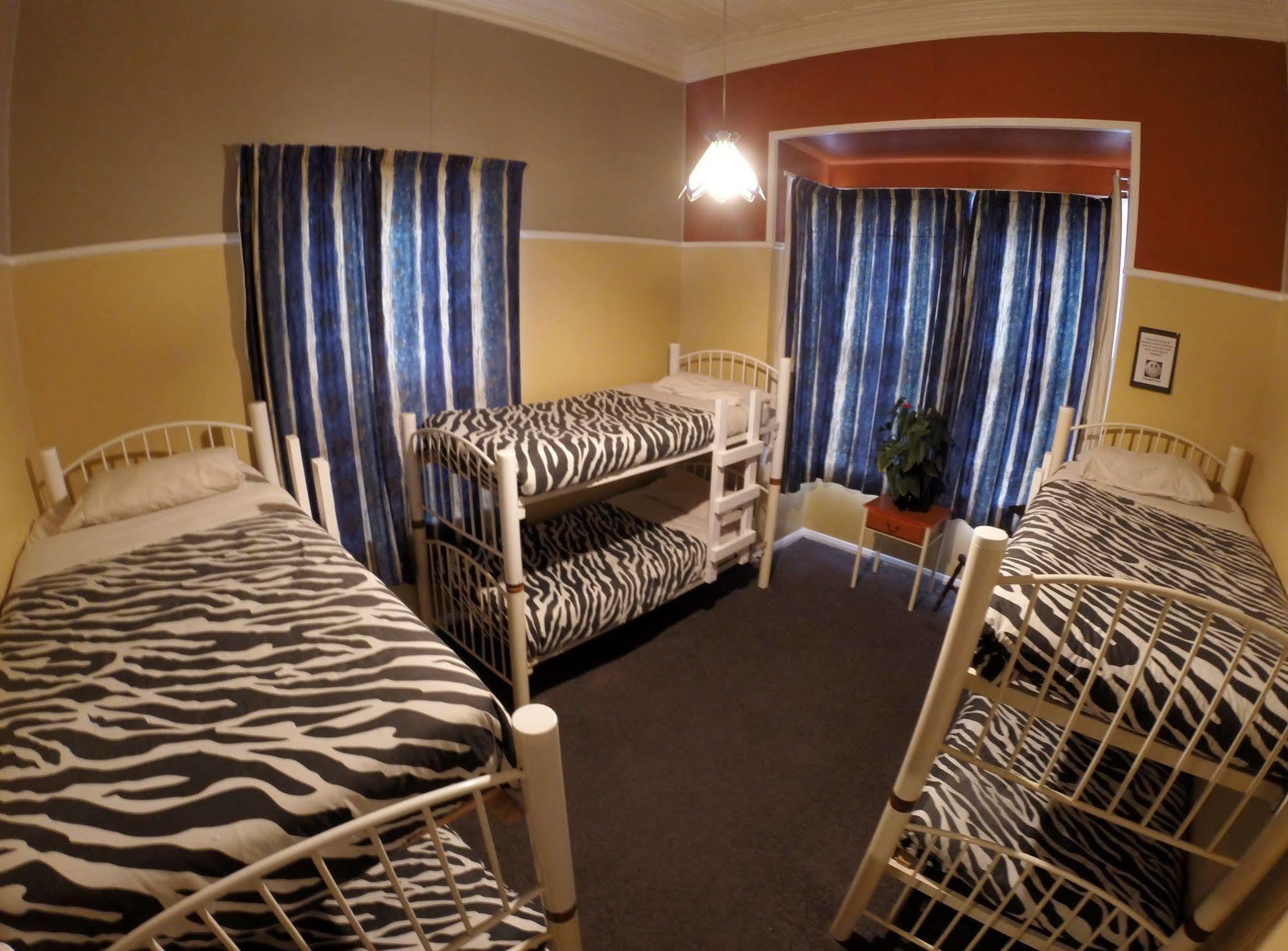 ווסטפורט Bazil'S Backpackers Bbh Hostel & Surf School מראה חיצוני תמונה
