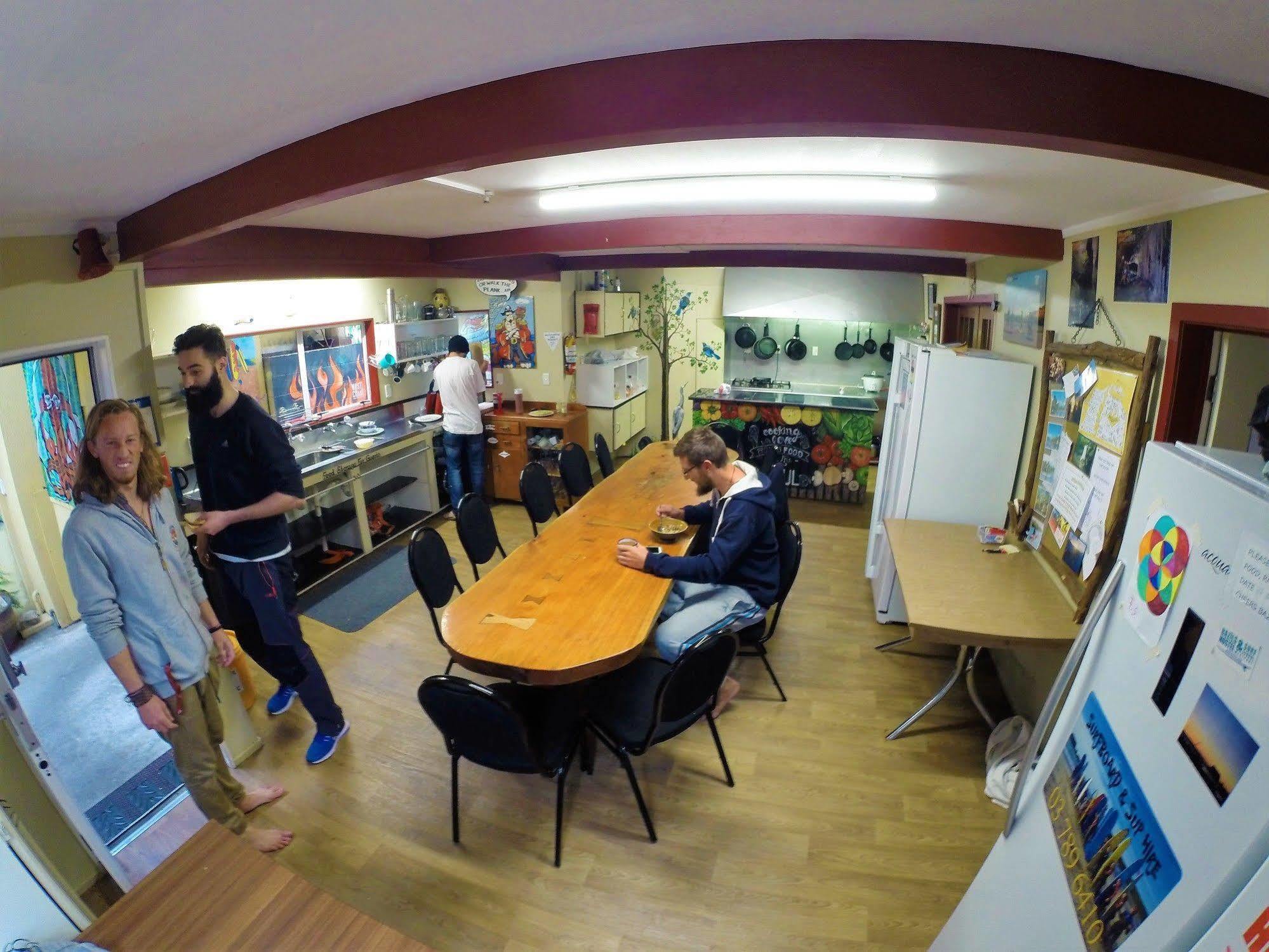 ווסטפורט Bazil'S Backpackers Bbh Hostel & Surf School מראה חיצוני תמונה