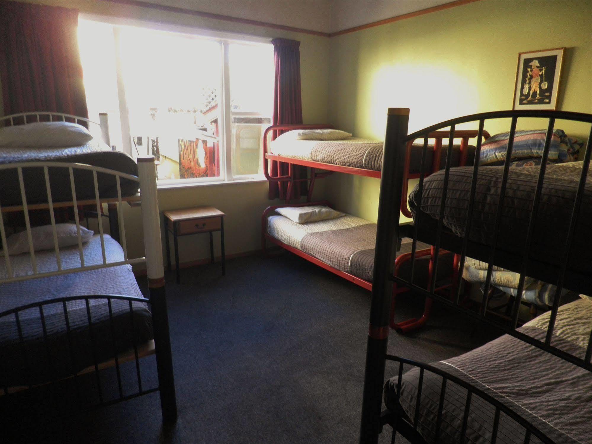 ווסטפורט Bazil'S Backpackers Bbh Hostel & Surf School מראה חיצוני תמונה
