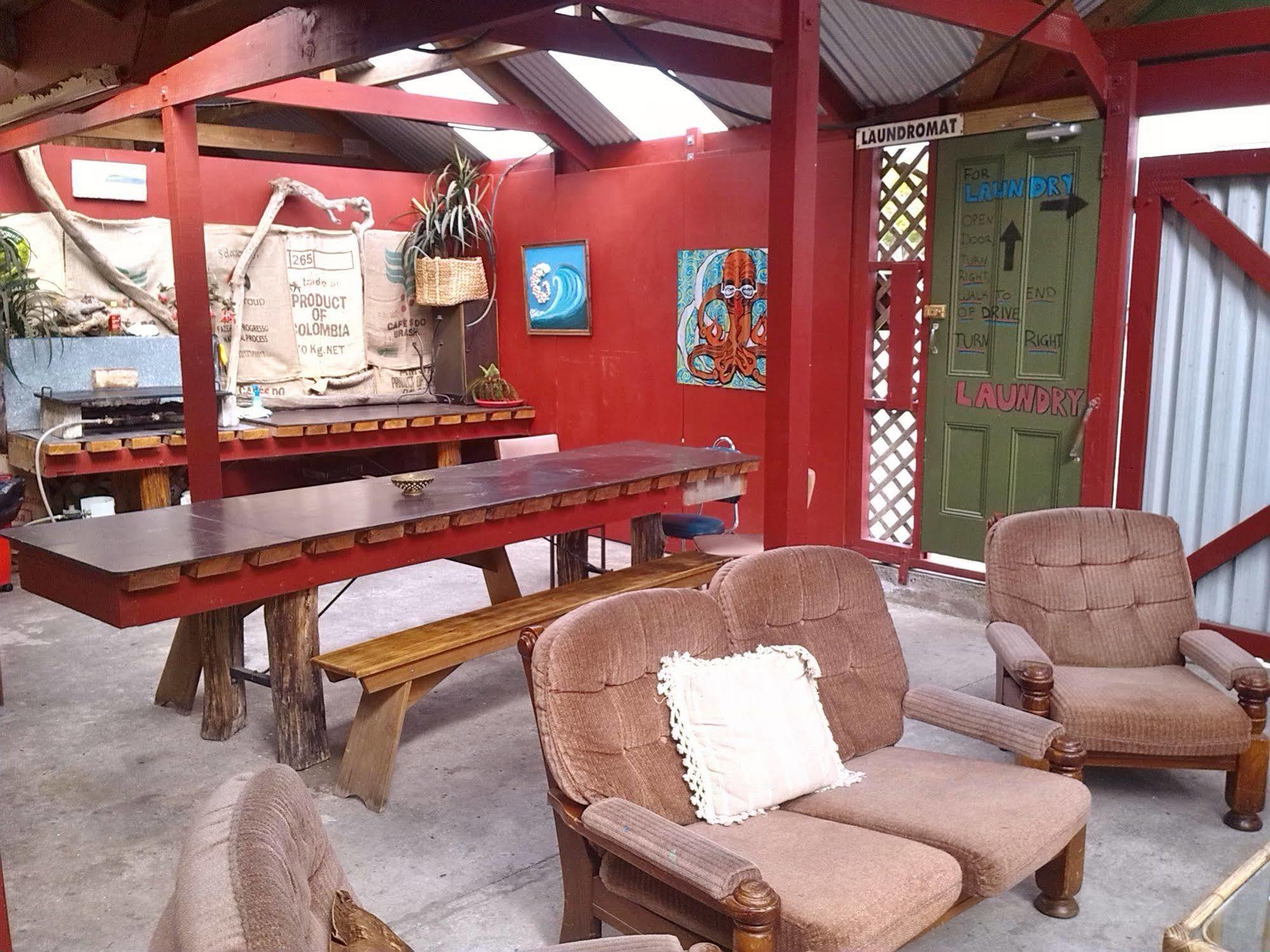 ווסטפורט Bazil'S Backpackers Bbh Hostel & Surf School מראה חיצוני תמונה