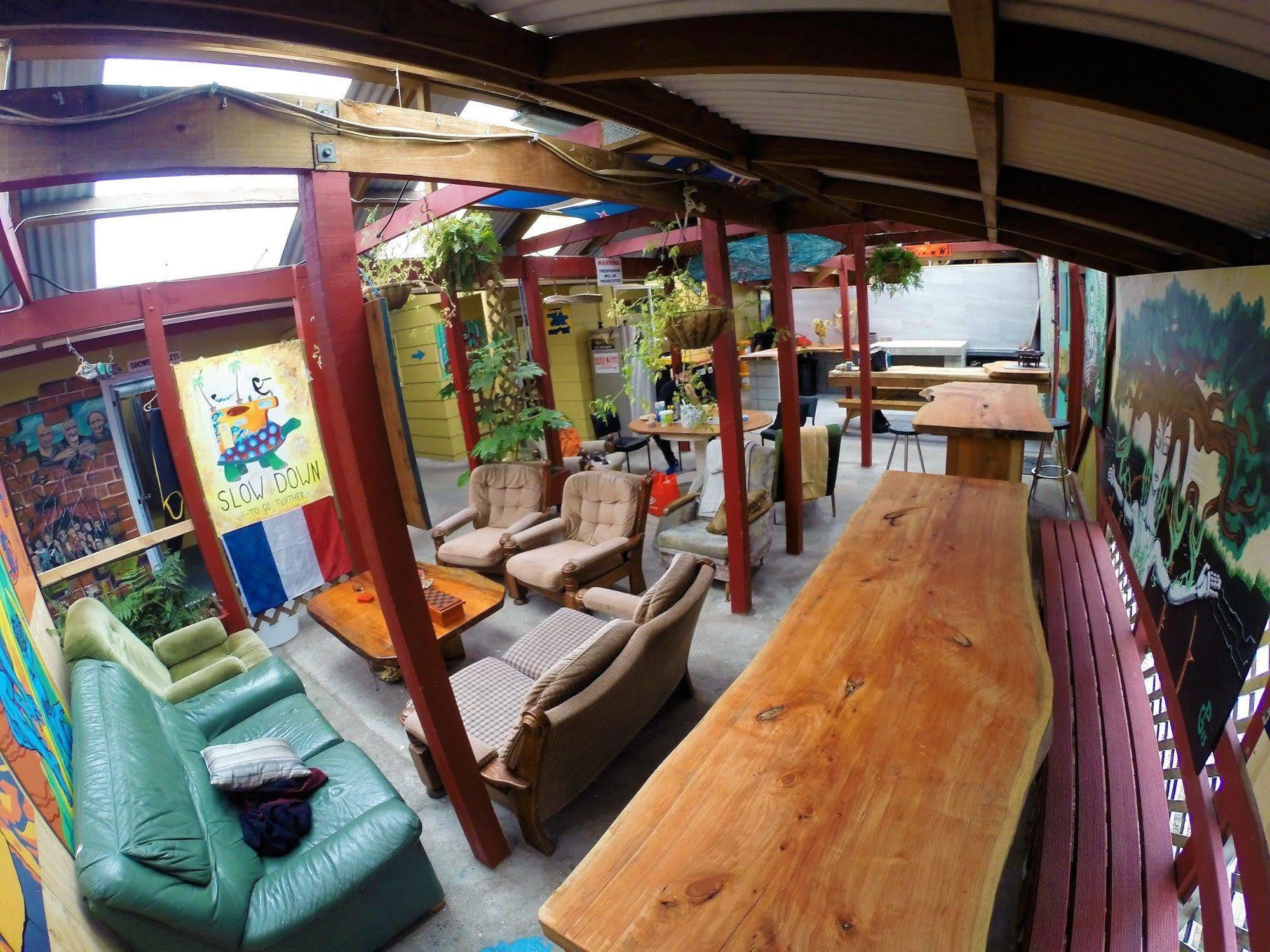 ווסטפורט Bazil'S Backpackers Bbh Hostel & Surf School מראה חיצוני תמונה