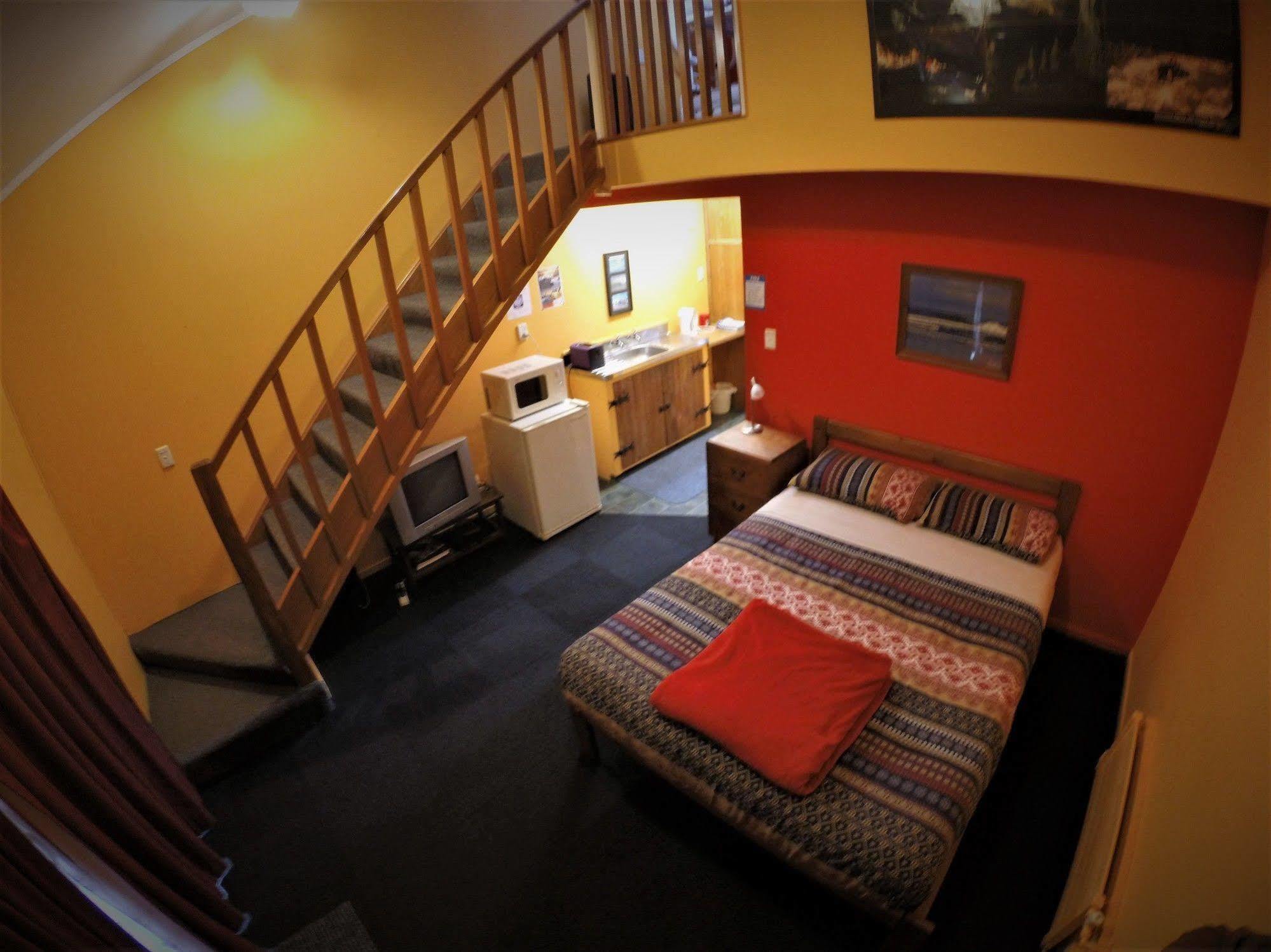 ווסטפורט Bazil'S Backpackers Bbh Hostel & Surf School מראה חיצוני תמונה