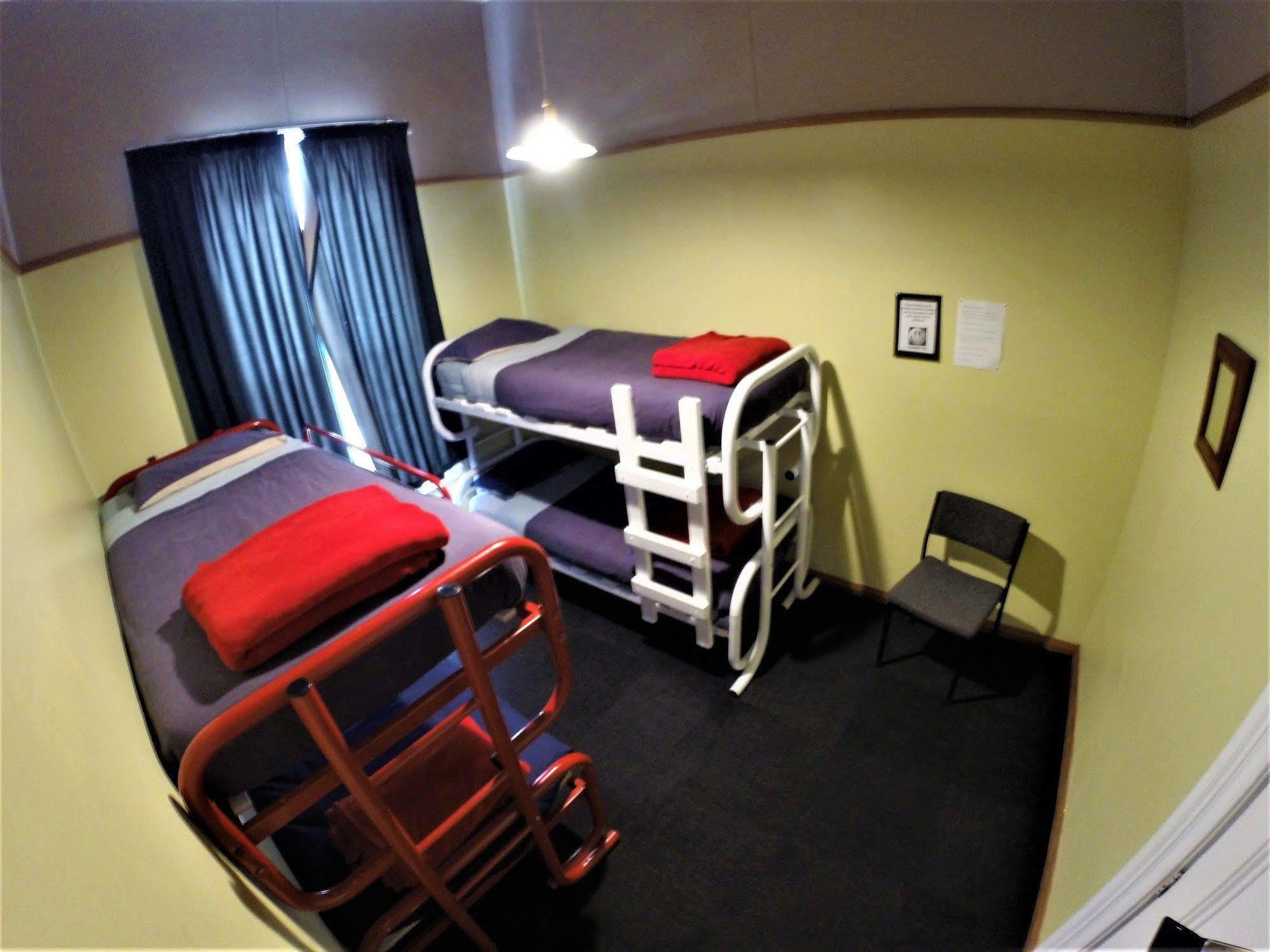 ווסטפורט Bazil'S Backpackers Bbh Hostel & Surf School מראה חיצוני תמונה