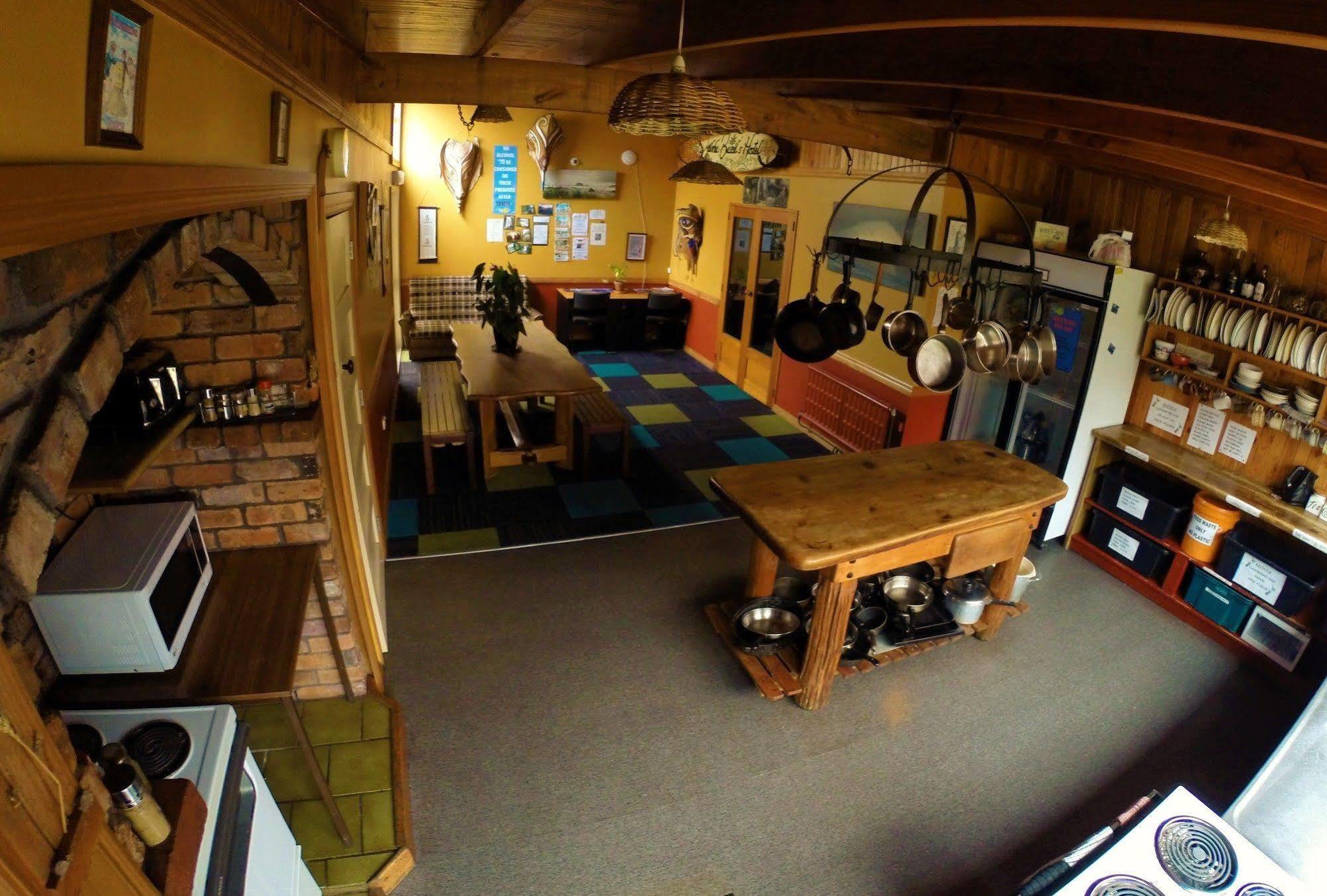 ווסטפורט Bazil'S Backpackers Bbh Hostel & Surf School מראה חיצוני תמונה